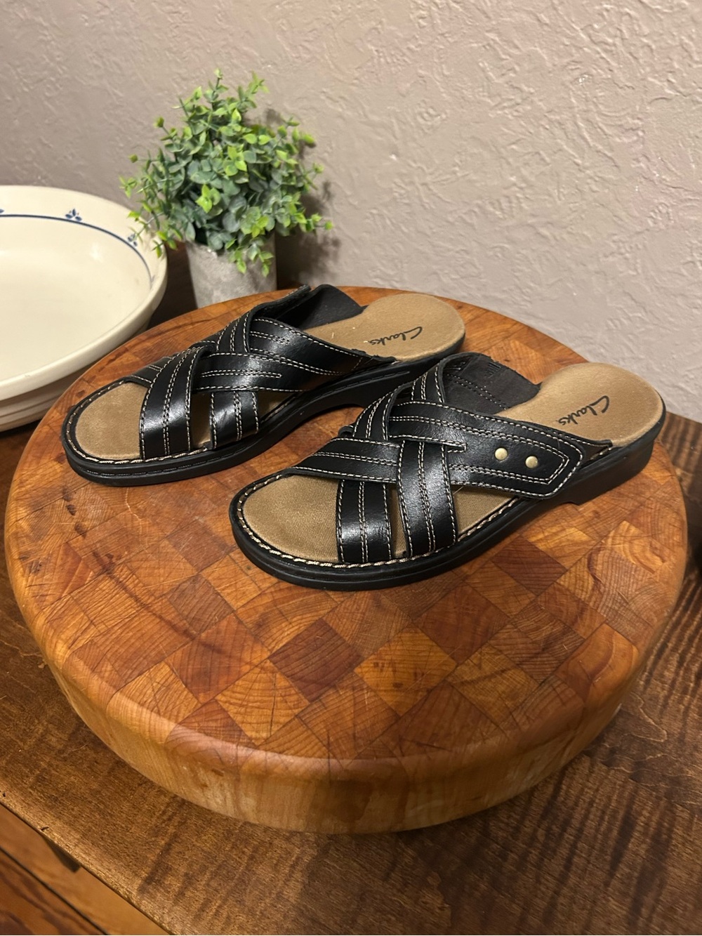 Clarks Men’s Black Leather Crisscross Slide Sandals